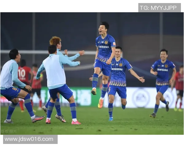 谢维军精准传中助力球队逆转胜利展现卓越球技与团队合作精神