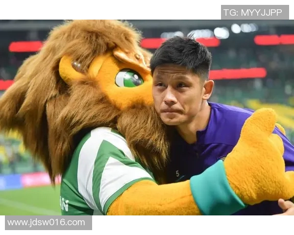 巴顿远射攻门精彩瞬间引发全场欢呼震撼球迷心灵 巴顿远射攻门精彩瞬间引发全场欢呼震撼球迷心灵