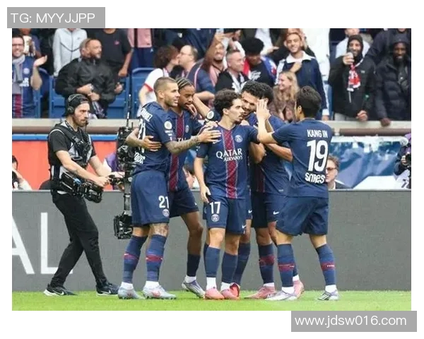 巴黎圣日耳曼在法甲比赛中轻松获胜,继续领跑积分榜 巴黎圣日耳曼在法甲比赛中轻松获胜,继续领跑积分榜